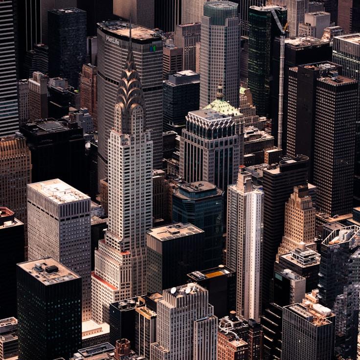 Parents evaluating schools in Portugal